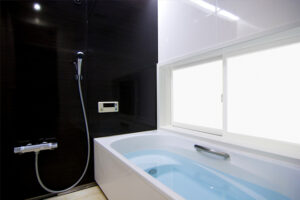 お湯を張ったきれいなお風呂